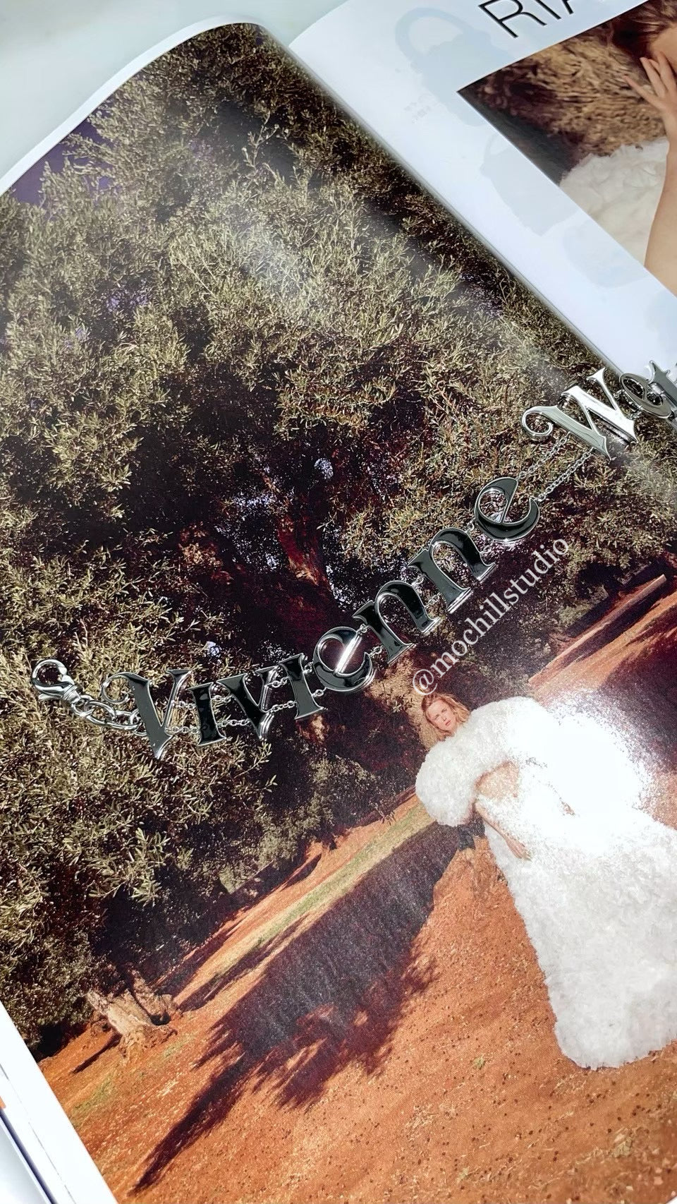 Vivienne Westwood Choker 經典LOGO土星頸鍊(共2色!)