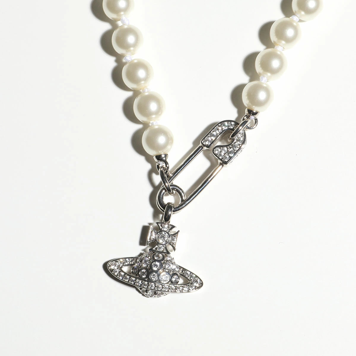 Vivienne Westwood Lucrece Pearl Necklace 別針土星珍珠項鍊(共2色!)