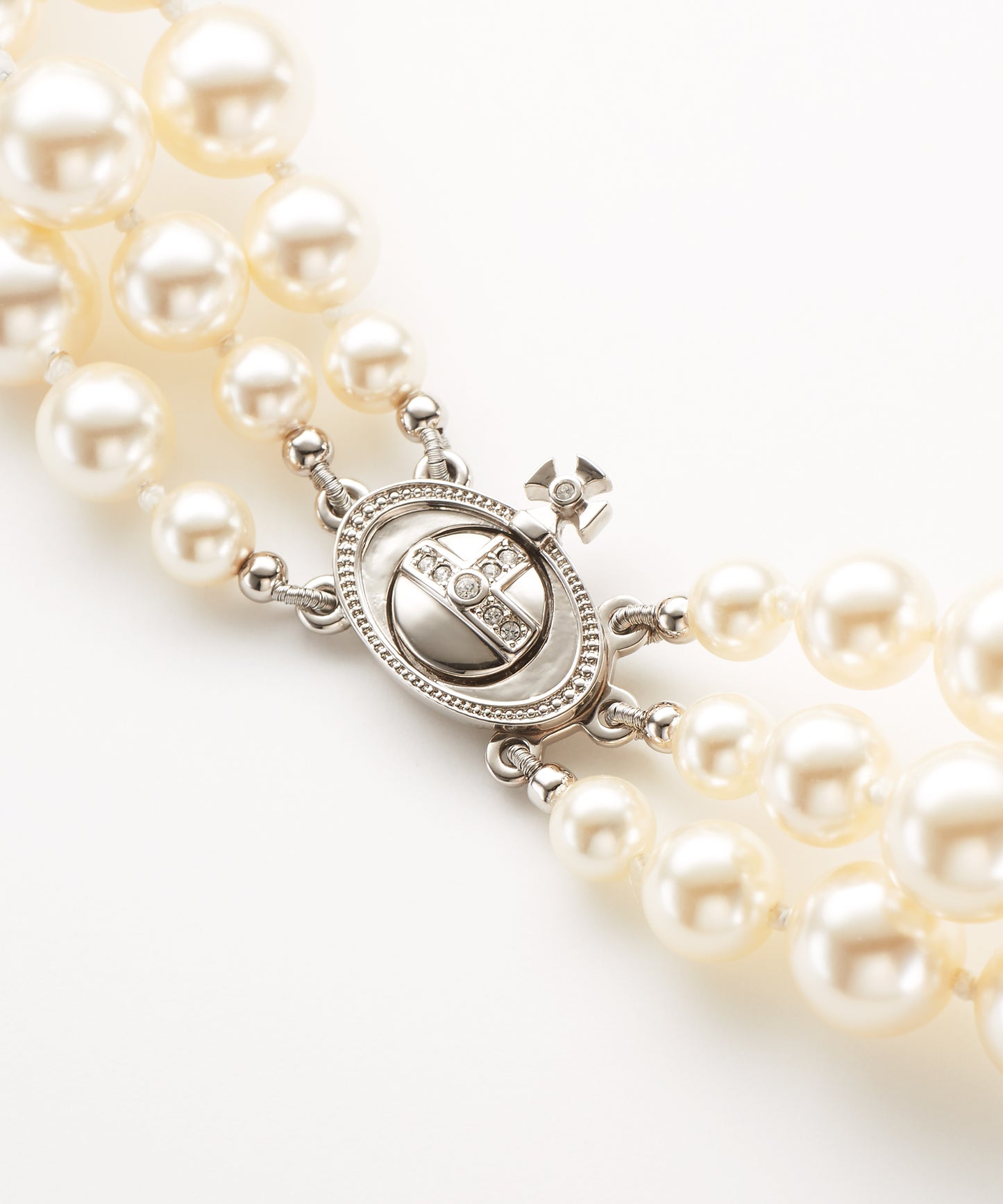 Vivienne Westwood Three Row Bas Relief Pearl Choker 經典三層珍珠土星頸鍊(共2色!)