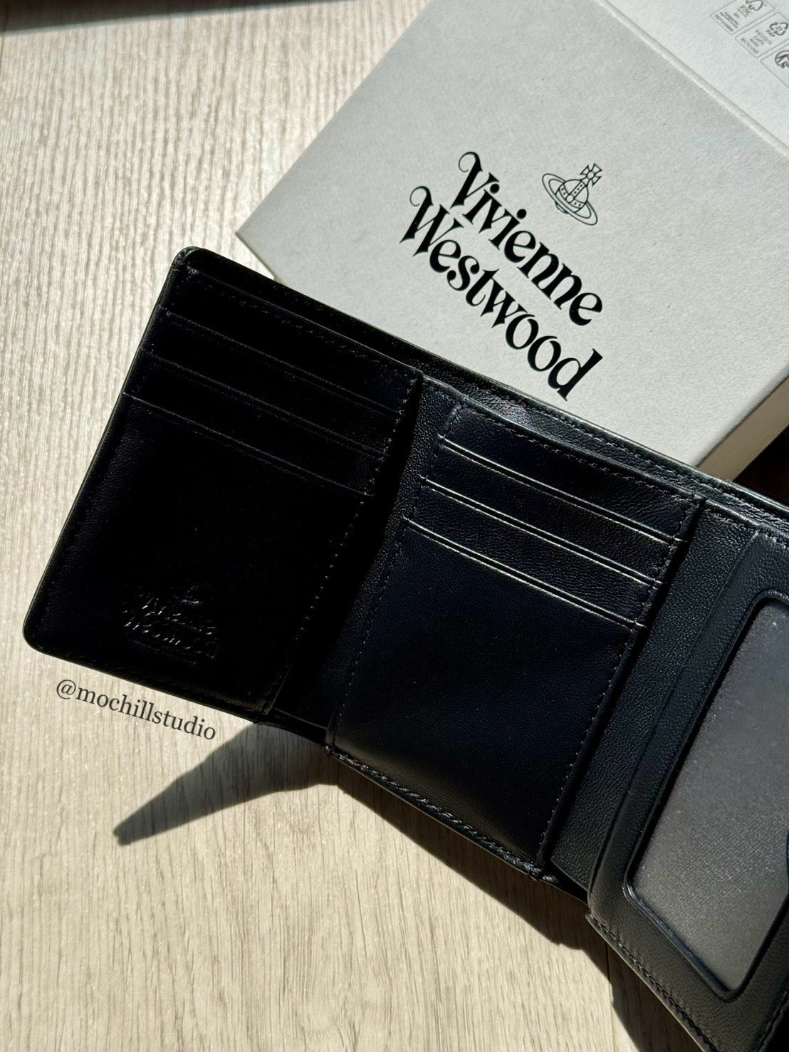Vivienne Westwood Orborama 滿版土星壓紋雙折口金短夾