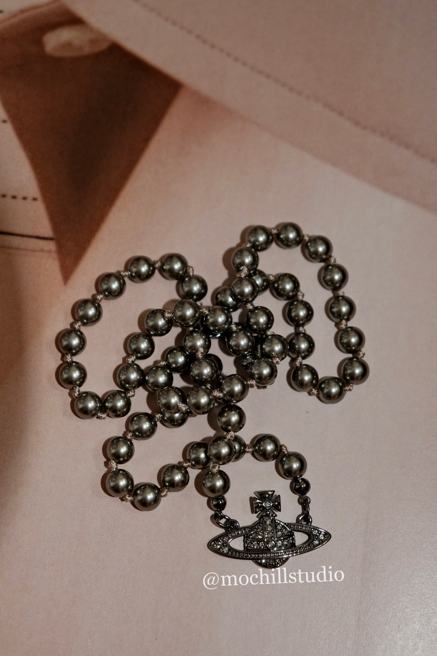 Vivienne Westwood Man. Mini Bas Relief Pearl Necklace 限量黑銀滿鑽土星珍珠項鍊
