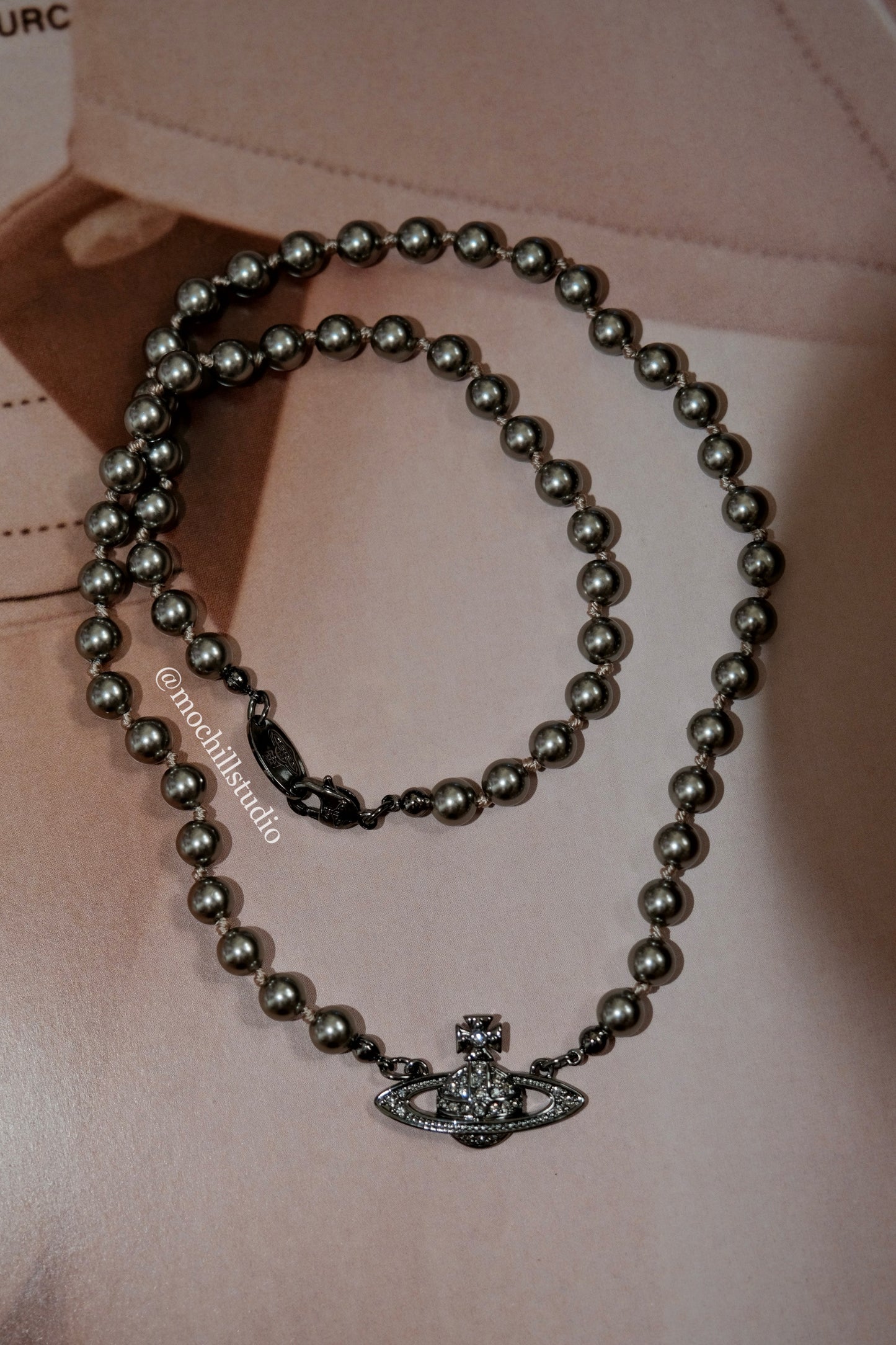 Vivienne Westwood Man. Mini Bas Relief Pearl Necklace 限量黑銀滿鑽土星珍珠項鍊