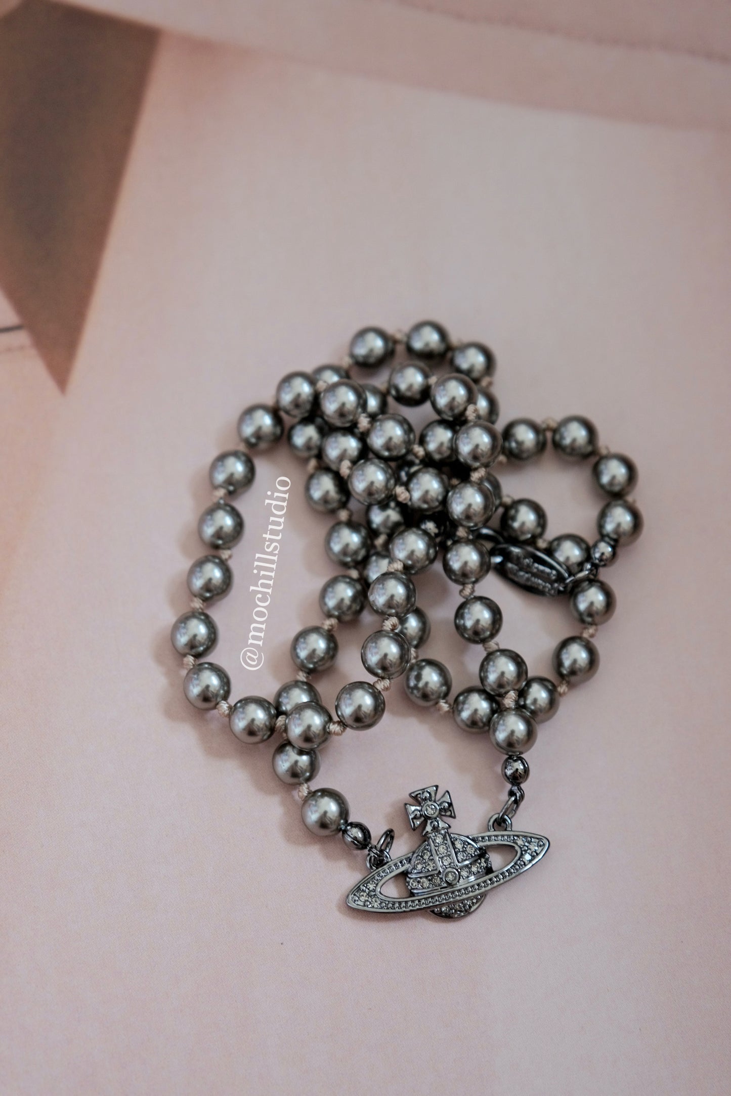 Vivienne Westwood Man. Mini Bas Relief Pearl Necklace 限量黑銀滿鑽土星珍珠項鍊
