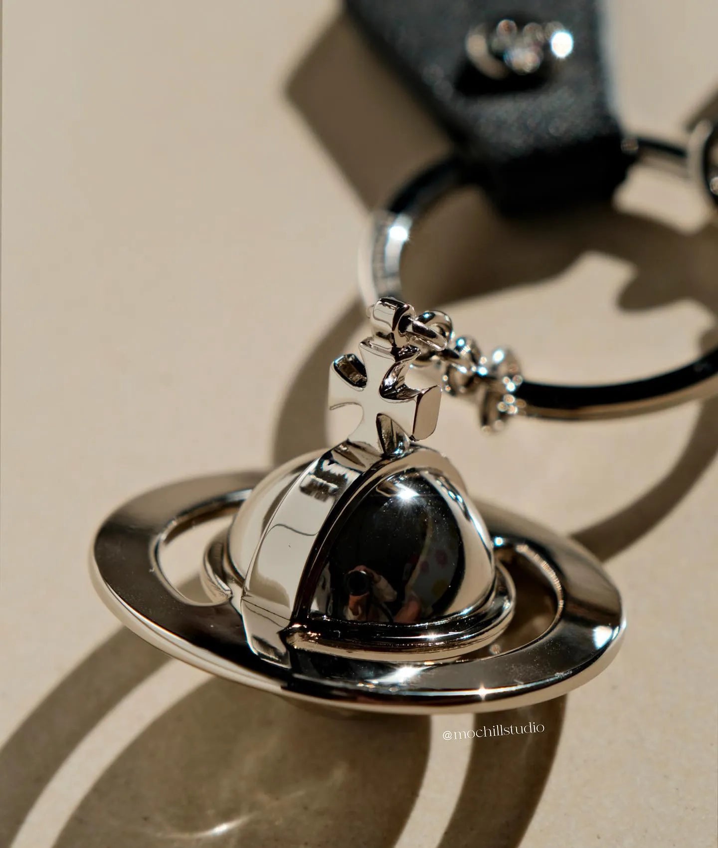 Vivienne Westwood Saffiano 3D 立體土星鑰匙圈(共3色!)