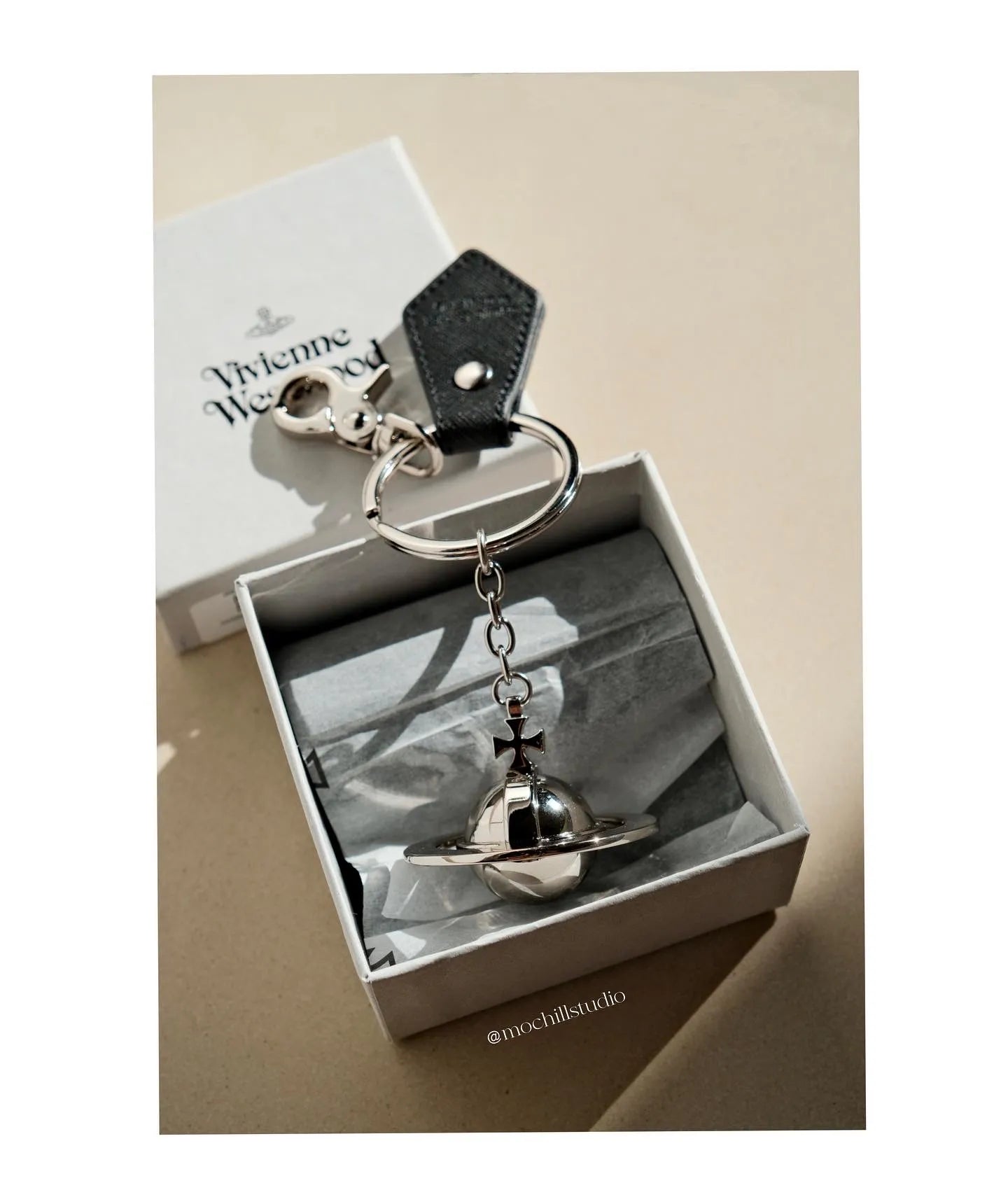 Vivienne Westwood Saffiano 3D 立體土星鑰匙圈(共3色!)