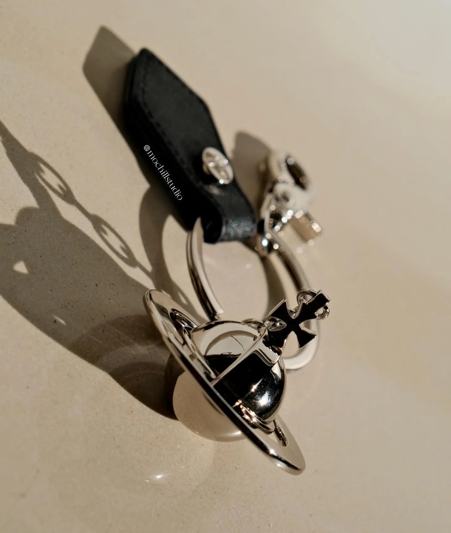 Vivienne Westwood Saffiano 3D 立體土星鑰匙圈(共3色!)