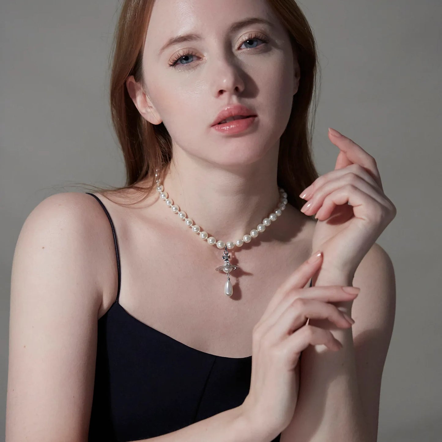 Vivienne Westwood One Row Pearl Drop Choker 經典珍珠土星頸鍊(共2色!)