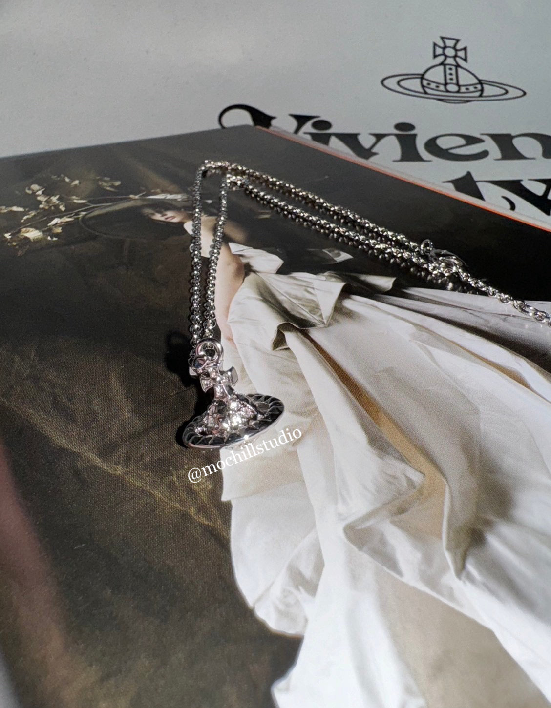 Vivienne Westwood Mayfair Small Orb Necklace 卯釘水晶立體土星項鍊(共3色!)