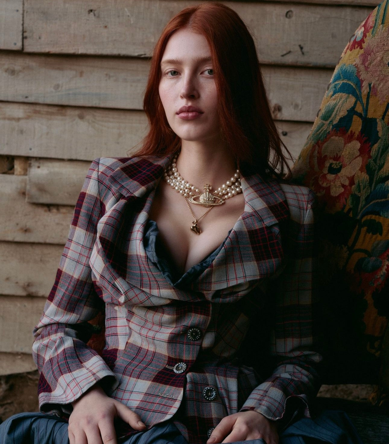 Vivienne Westwood Three Row Bas Relief Pearl Choker 經典三層珍珠土星頸鍊(共2色!)