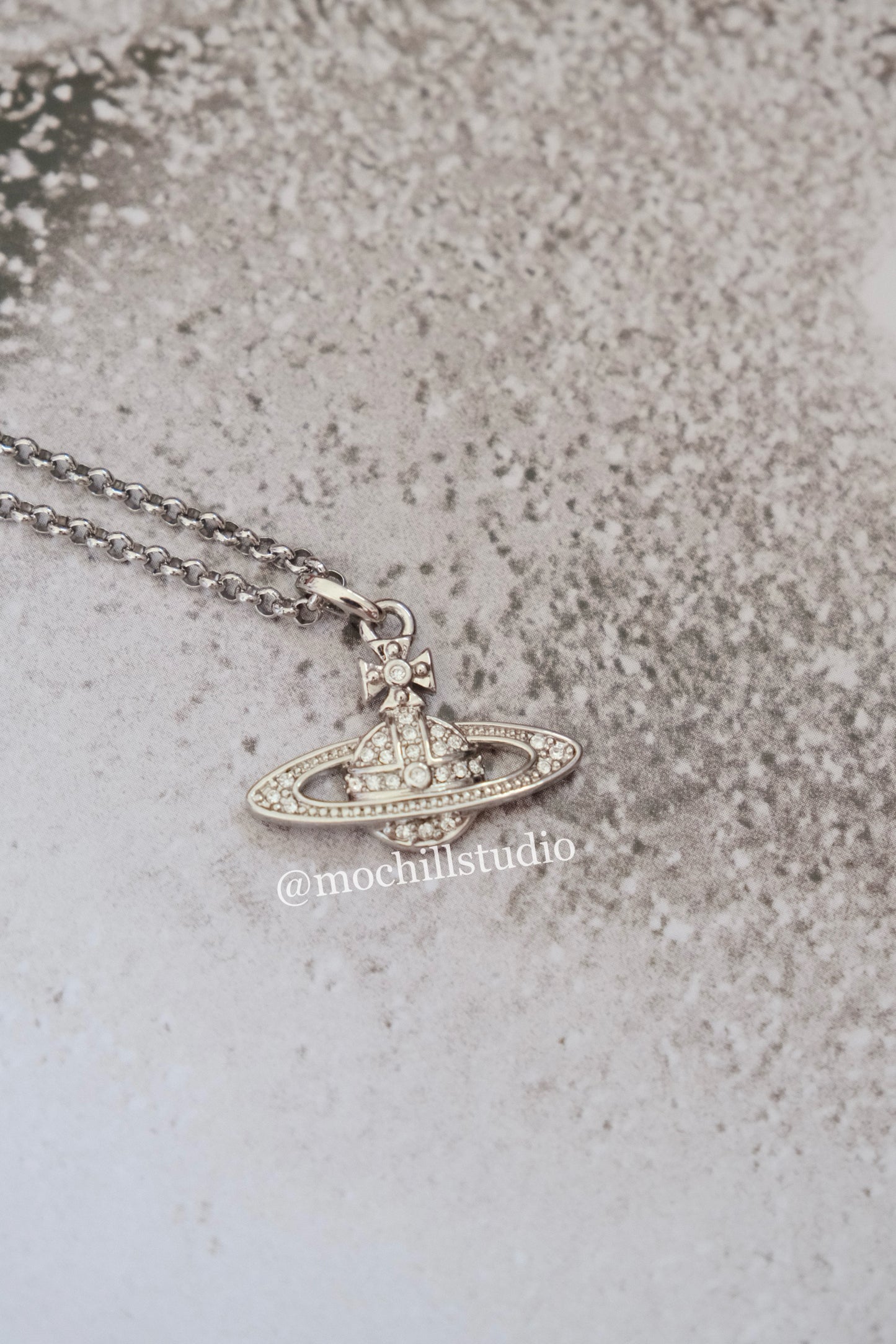 Vivienne Westwood Mini Bas Relief Necklace 經典滿鑽土星項鍊(共4色!)
