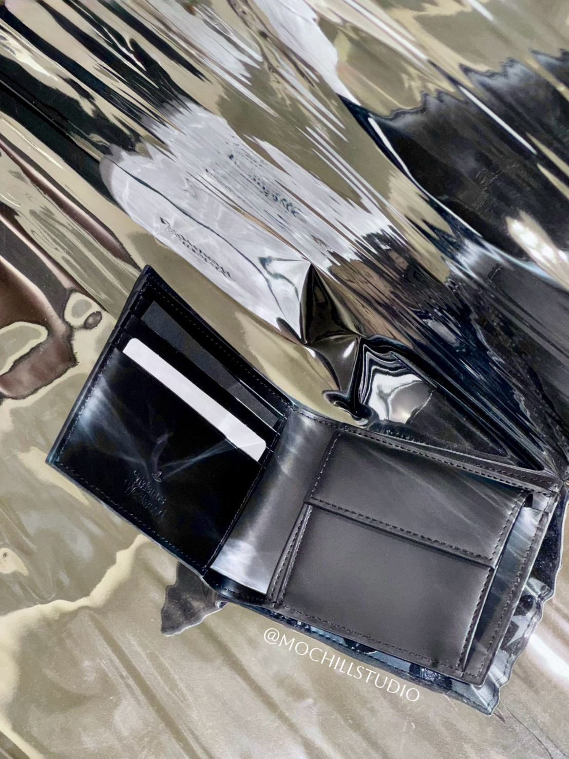 Vivienne Westwood Man. Bifold Wallet 啞光浮雕零錢袋皮夾