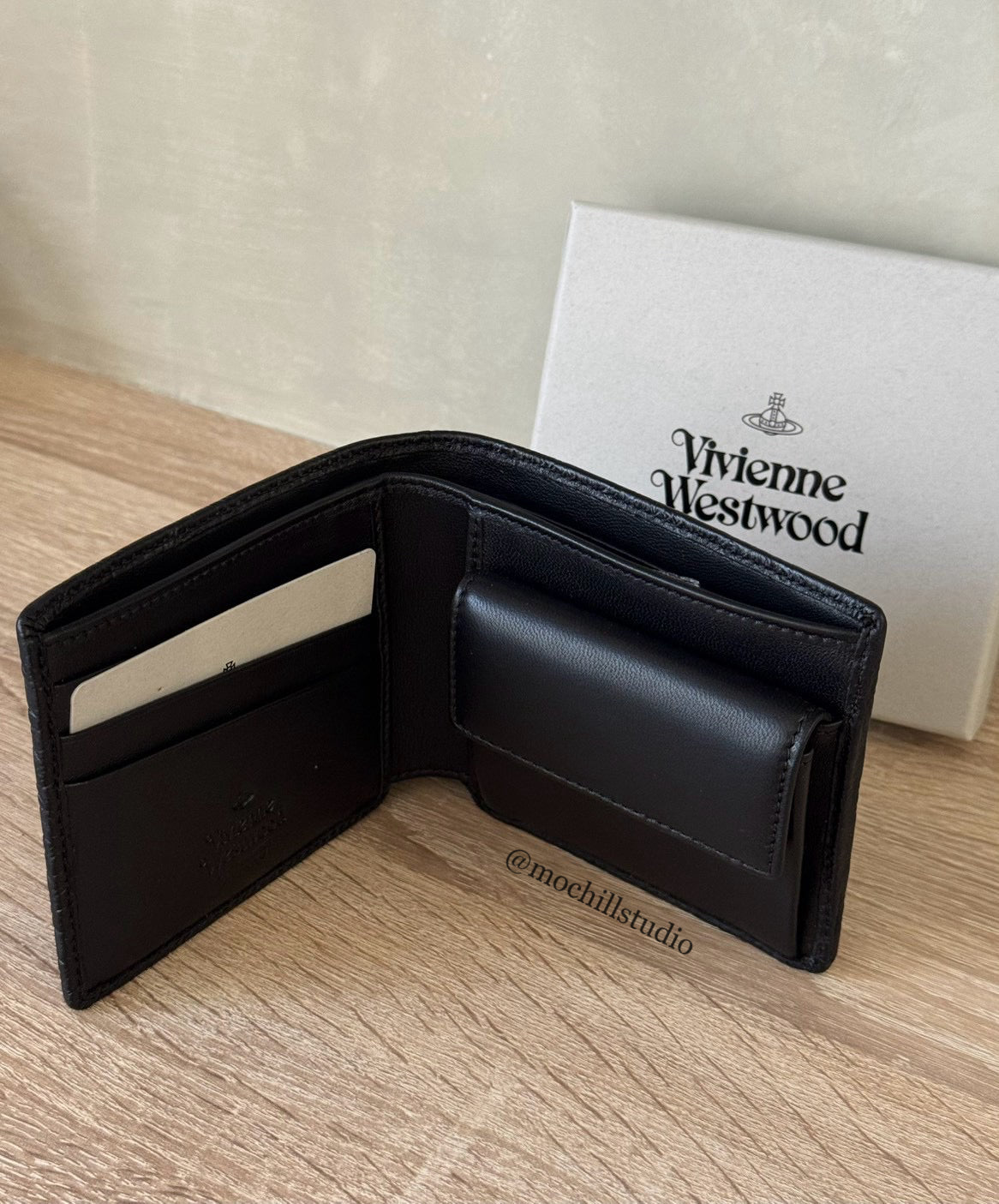 Vivienne Westwood Man. Orborama With Coin Wallet 經典土星壓紋平面土星皮夾