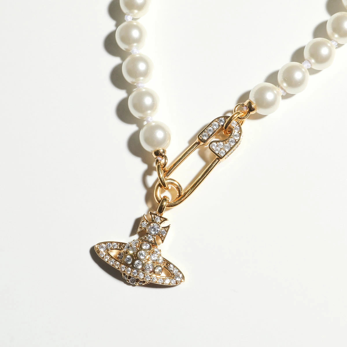 Vivienne Westwood Lucrece Pearl Necklace 別針土星珍珠項鍊（共2色！）