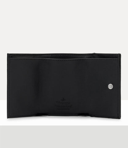 日本限定！Vivienne Westwood Jean Envelope Wallet 立體土星壓紋漆皮三折信封短夾 （共2色！）