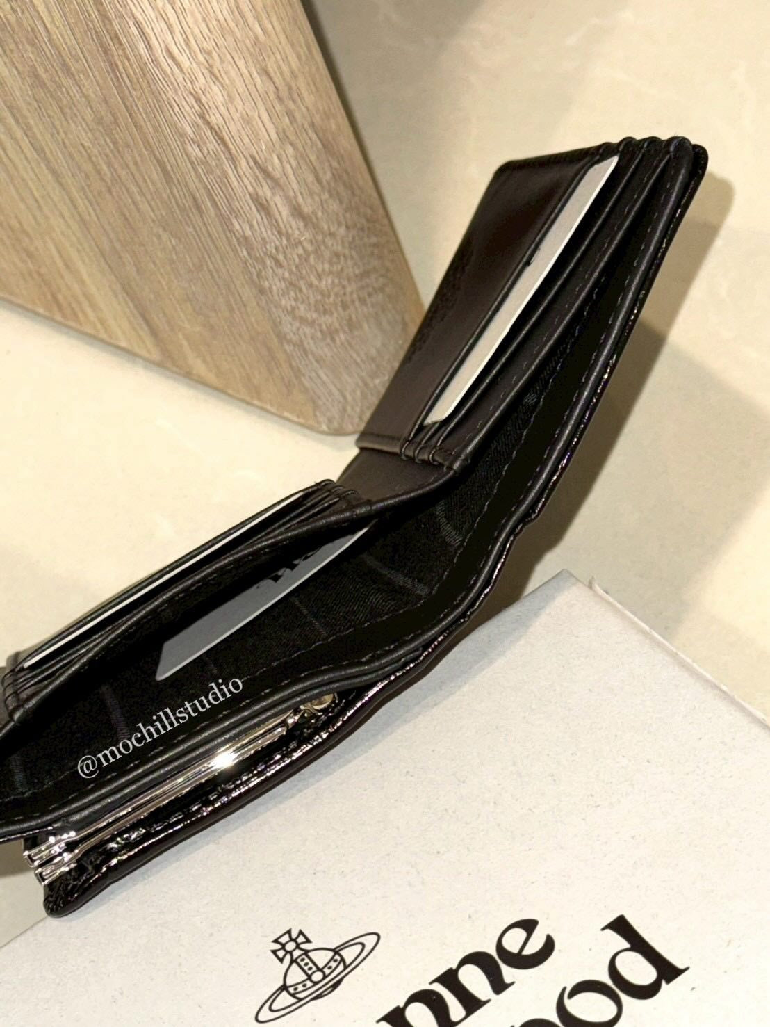（限時特價！）Vivienne Westwood CROCODILE Frame Wallet 鱷魚紋立體土星三折口金短夾 （共5色！）