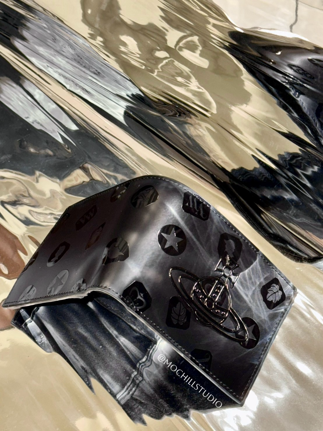 Vivienne Westwood Man. Bifold Wallet 啞光浮雕零錢袋皮夾