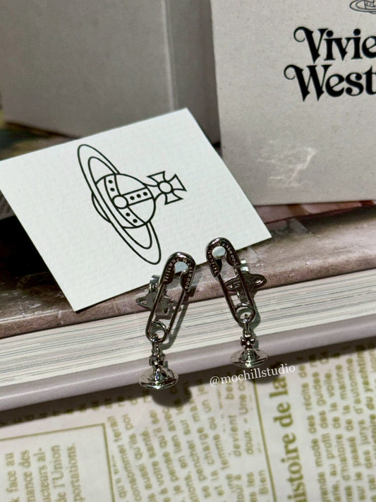 Vivienne Westwood Safety Pin Earrings 純銀立體別針土星耳環