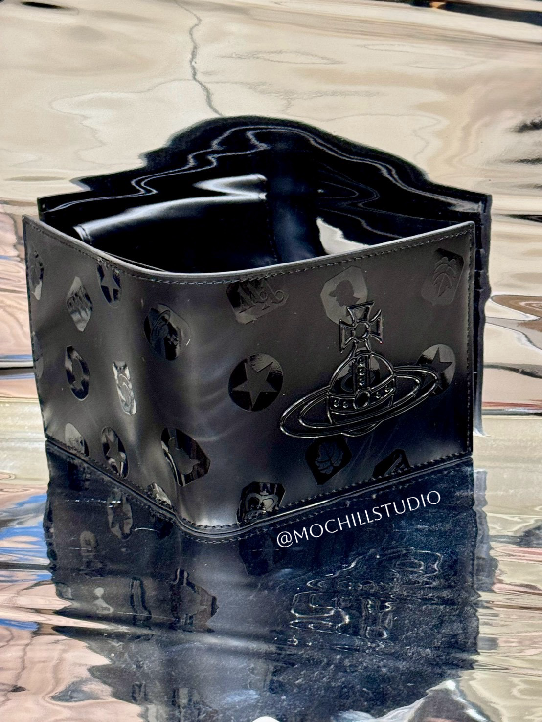 Vivienne Westwood Man. Bifold Wallet 啞光浮雕零錢袋皮夾