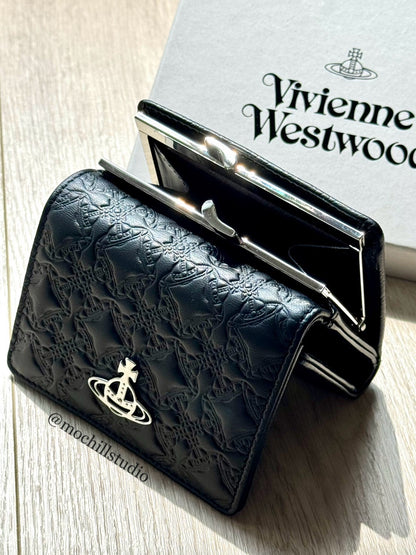 Vivienne Westwood Orborama 滿版土星壓紋雙折口金短夾