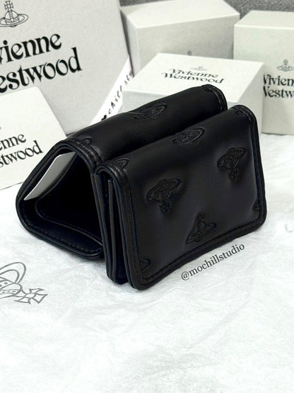 Vivienne Westwood Flap Wallet 土星壓紋澎澎三折短夾 (共2色！）