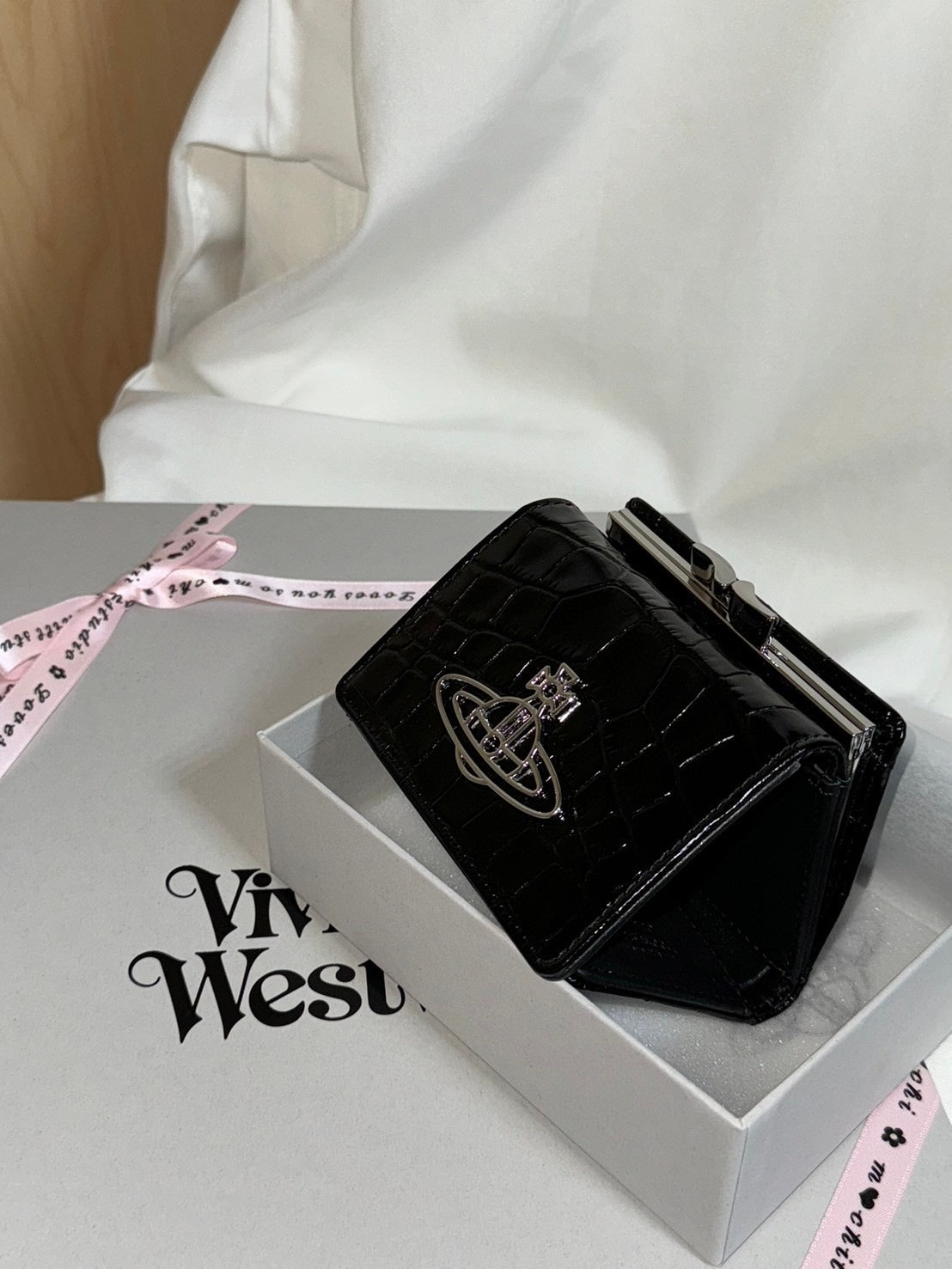 Vivienne Westwood CROCODILE Wallet 鱷魚紋大LOGO口金雙折短夾 (共2色）