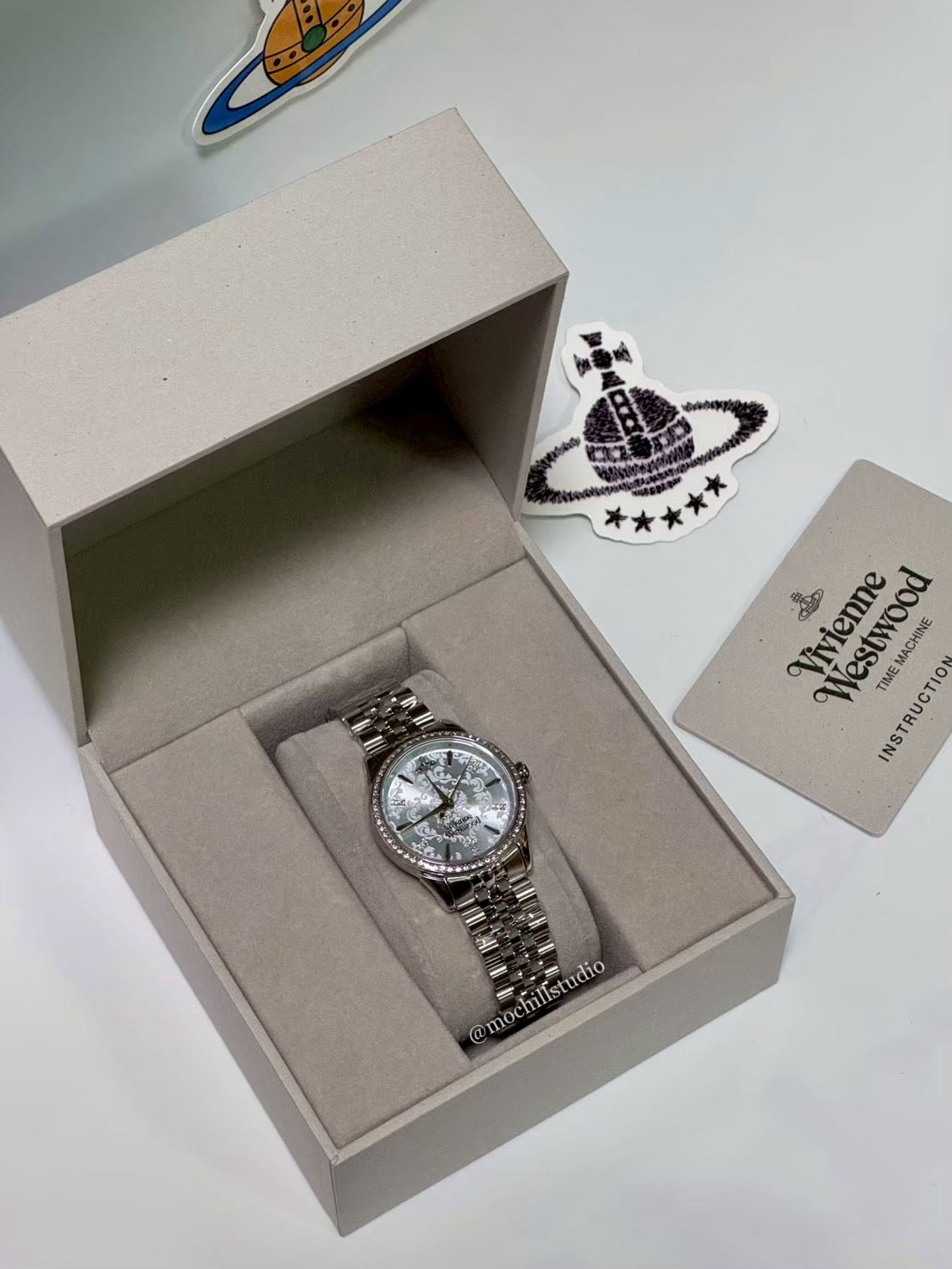 Vivienne Westwood Little Wallace Watch 雕花水鑽手錶