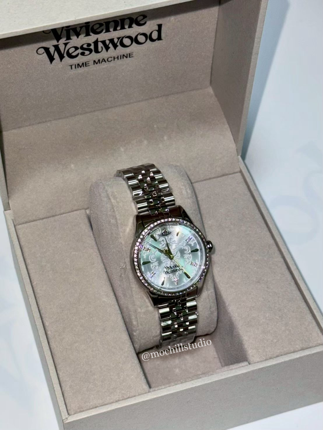 Vivienne Westwood Little Wallace Watch 雕花水鑽手錶