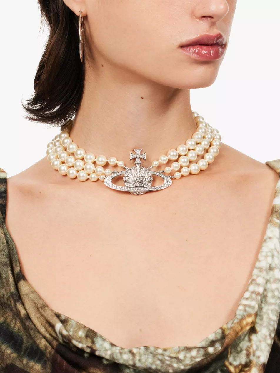 Vivienne Westwood Three Row Bas Relief Pearl Choker 經典三層珍珠土星頸鍊（共2色！）